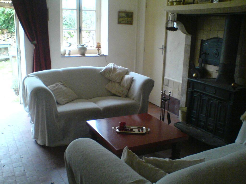 Les Champys Guest House Saint-Péreuse Екстериор снимка