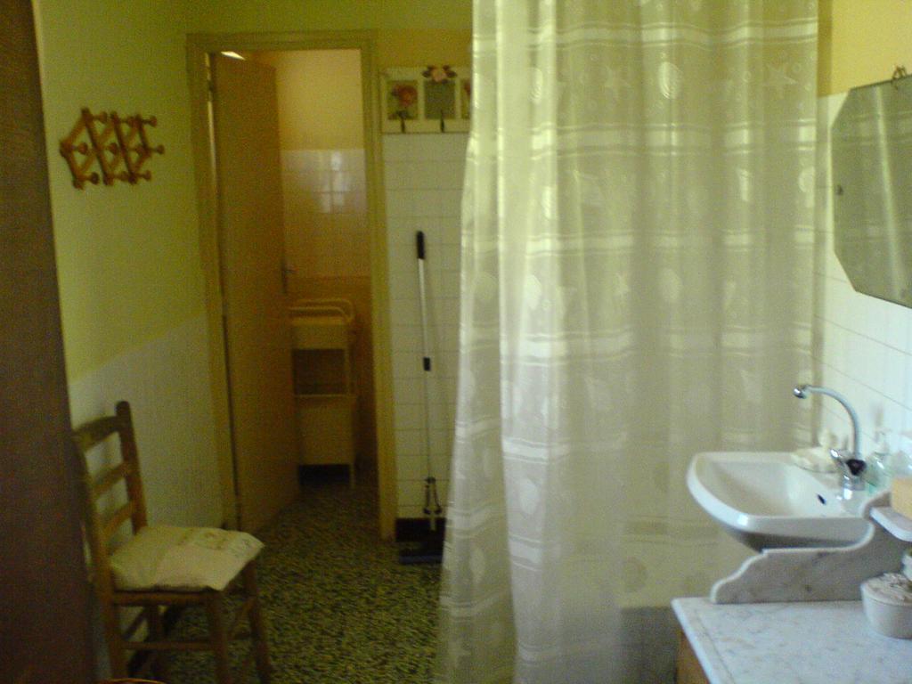 Les Champys Guest House Saint-Péreuse Екстериор снимка